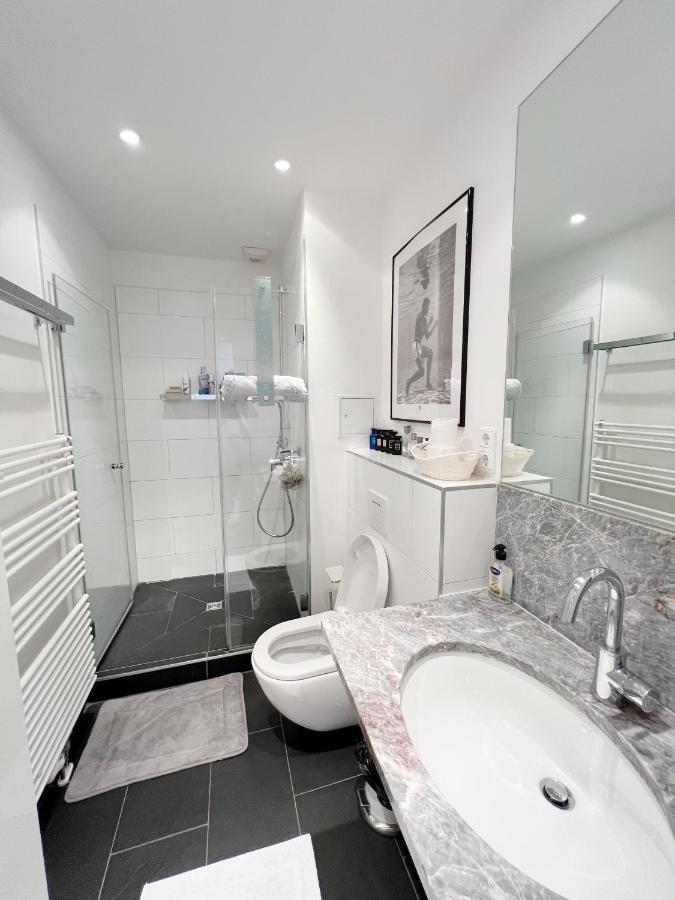 Prime Comfort With Balcony & Free Parking * Berlijn
